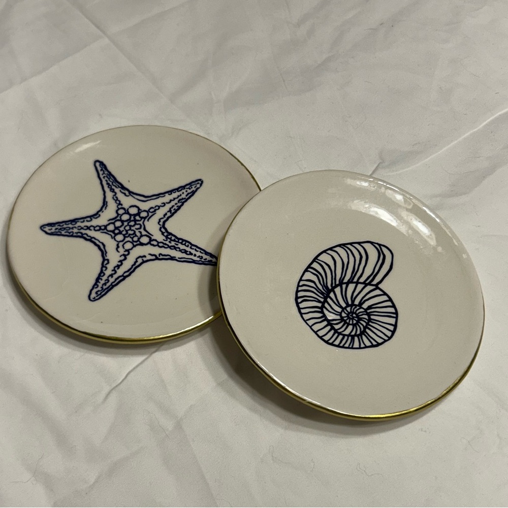 Shell themed trinket plates